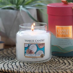 Coconut Splash - Yankee Candle Medium Jar Lifestyle