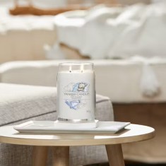 Soft Blanket - Yankee Candle Signature Colletion Large Jar Lifestyle