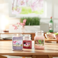 Tranquil Garden - Yankee Candle Large Jar lifestyle