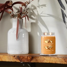 Yankee Candle Signature Spiced Banana Bread Large Jar Lifestyle